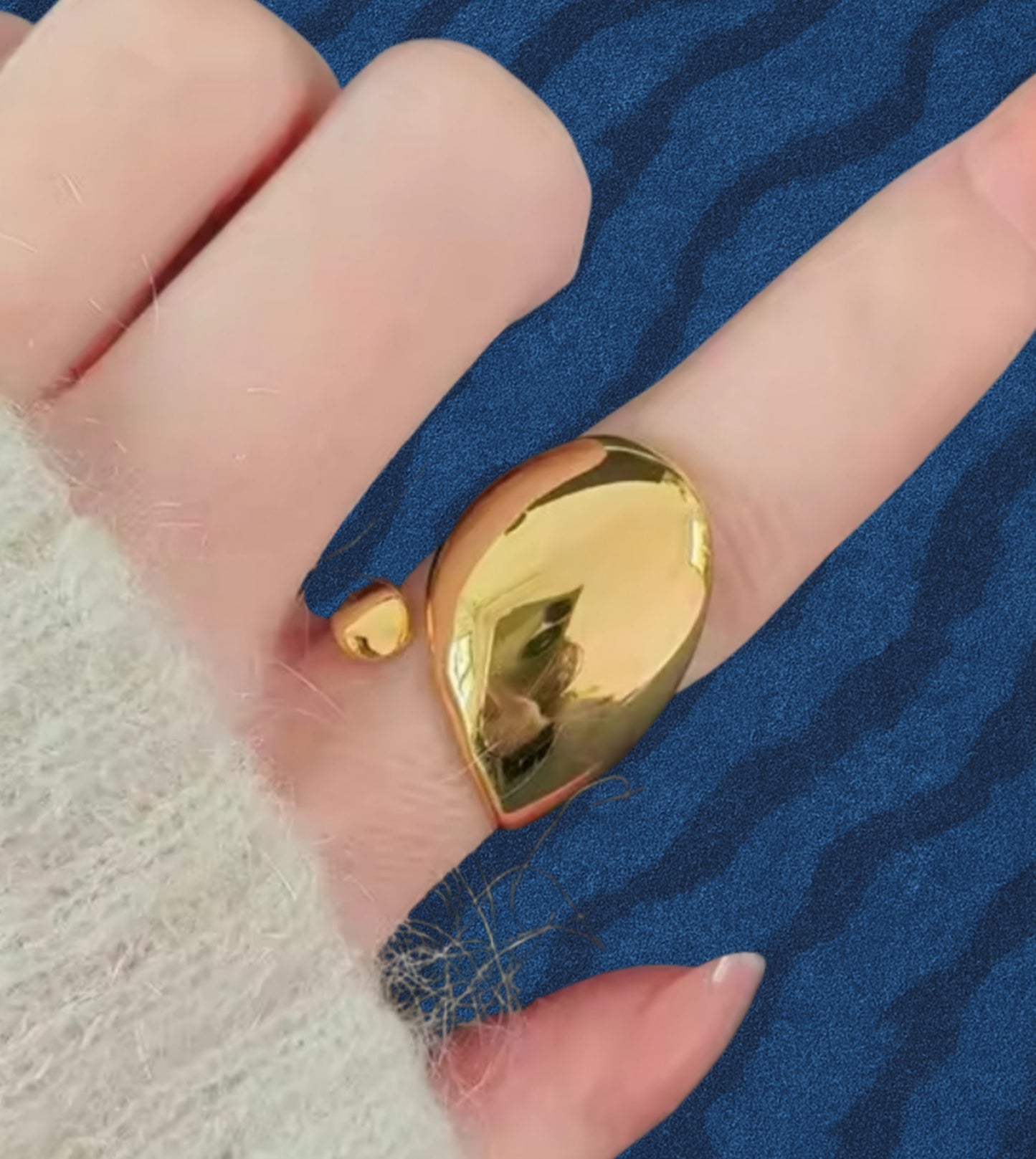 Ladies Adjustable Sculpted Ring