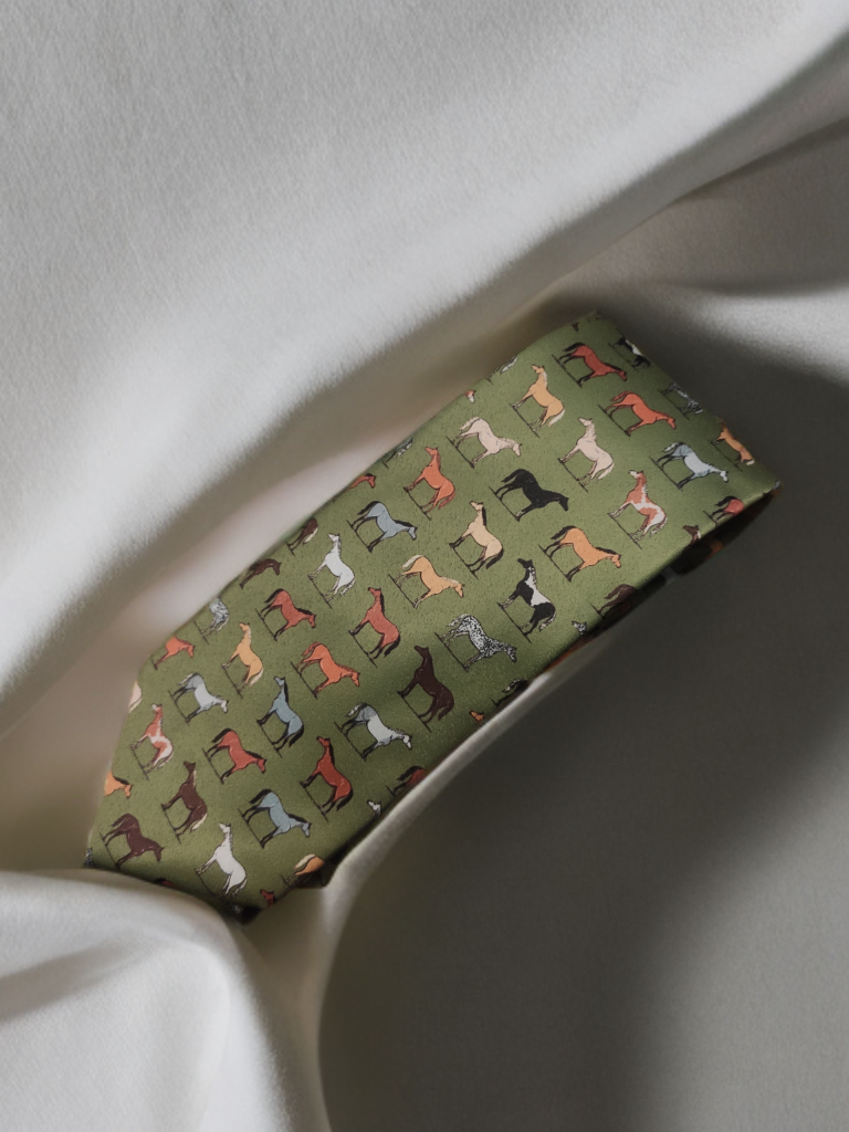 Gent's tie wth horse pattern